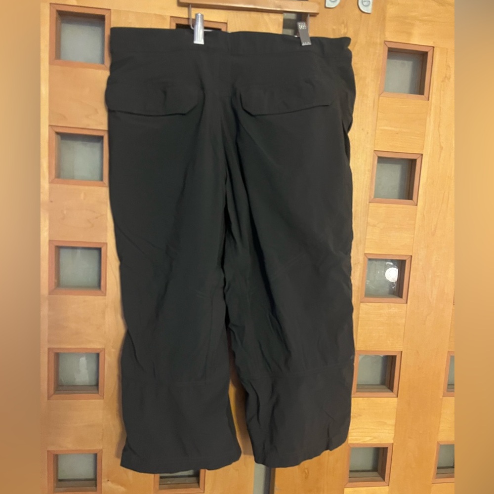 Mountain Equipment Co-op Softshell Hiking/Climbing Capris, 34-36? - Picture 2 of 10
